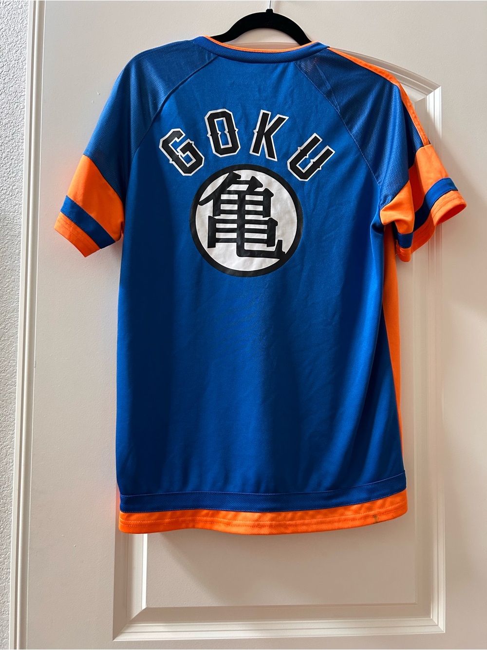 BoxLunch Dragon Ball Z Fly Nimbus Embroidered Jersey. GOKU. Soccer jersey. M - Picture 3 of 7